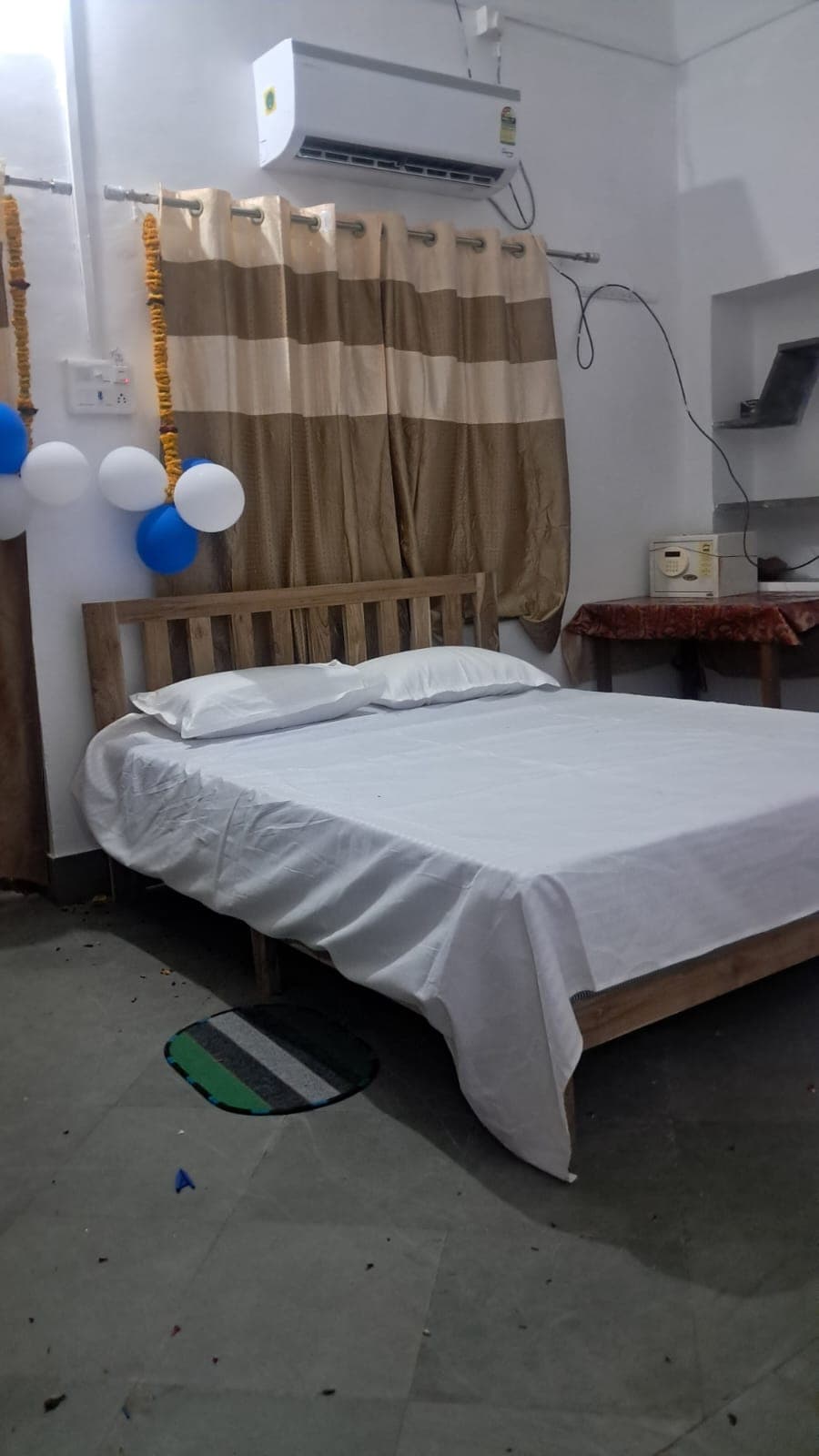 Hotel Golden Sparrow inn - Premium Air-Conditioned Room